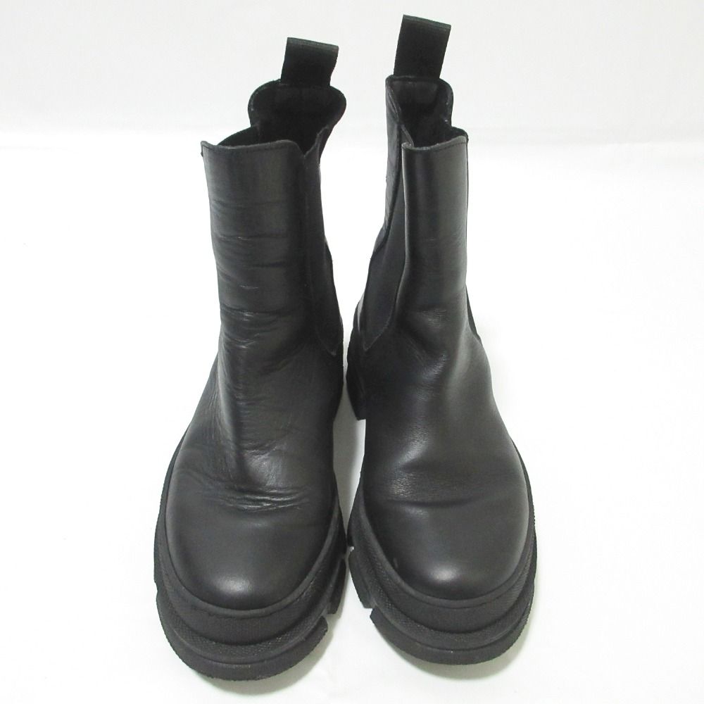 CHELSEA BOOTS