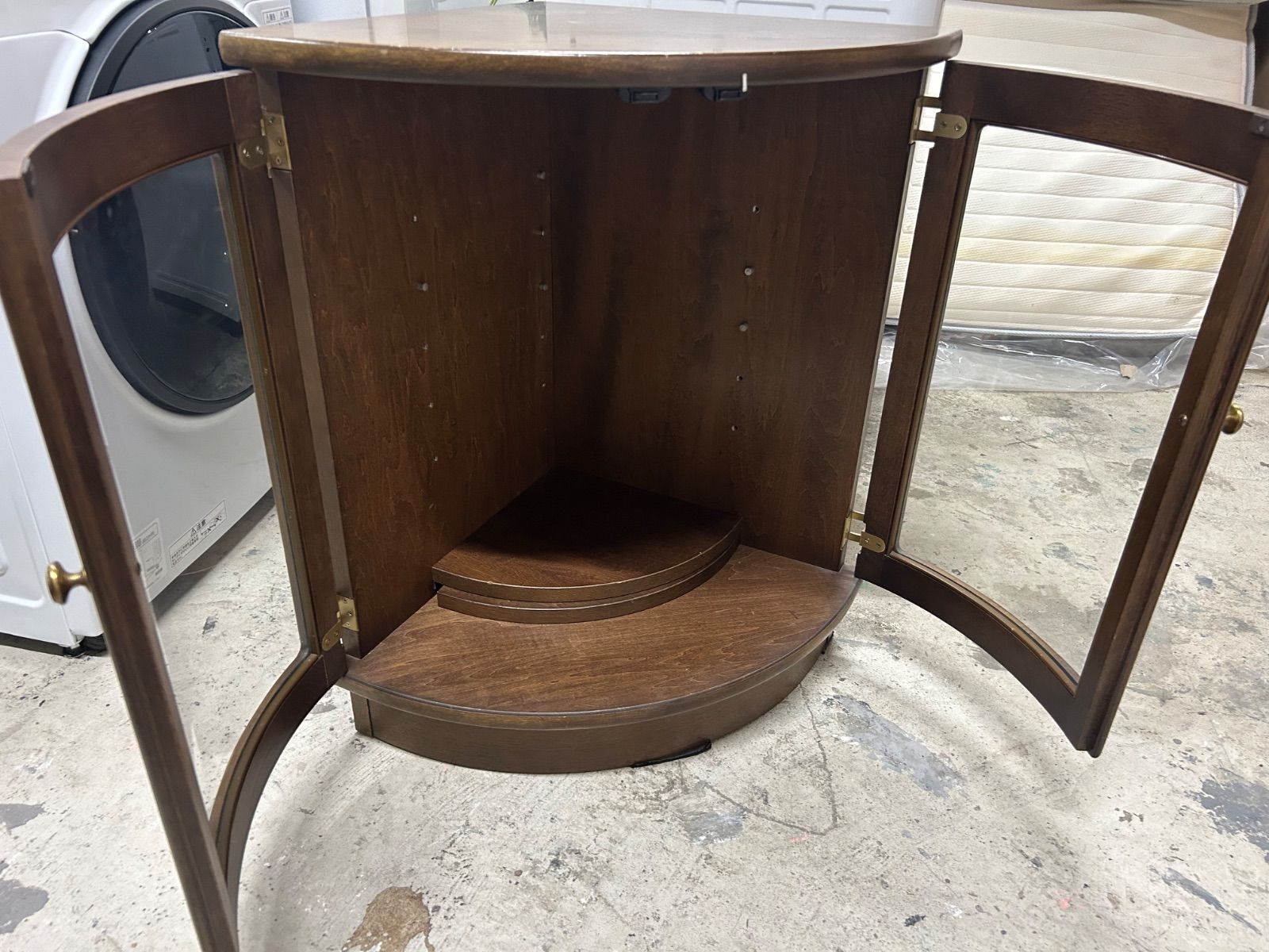 カリモク HC0240NK キュリオケース 隅飾り棚 コロニアルシリーズ