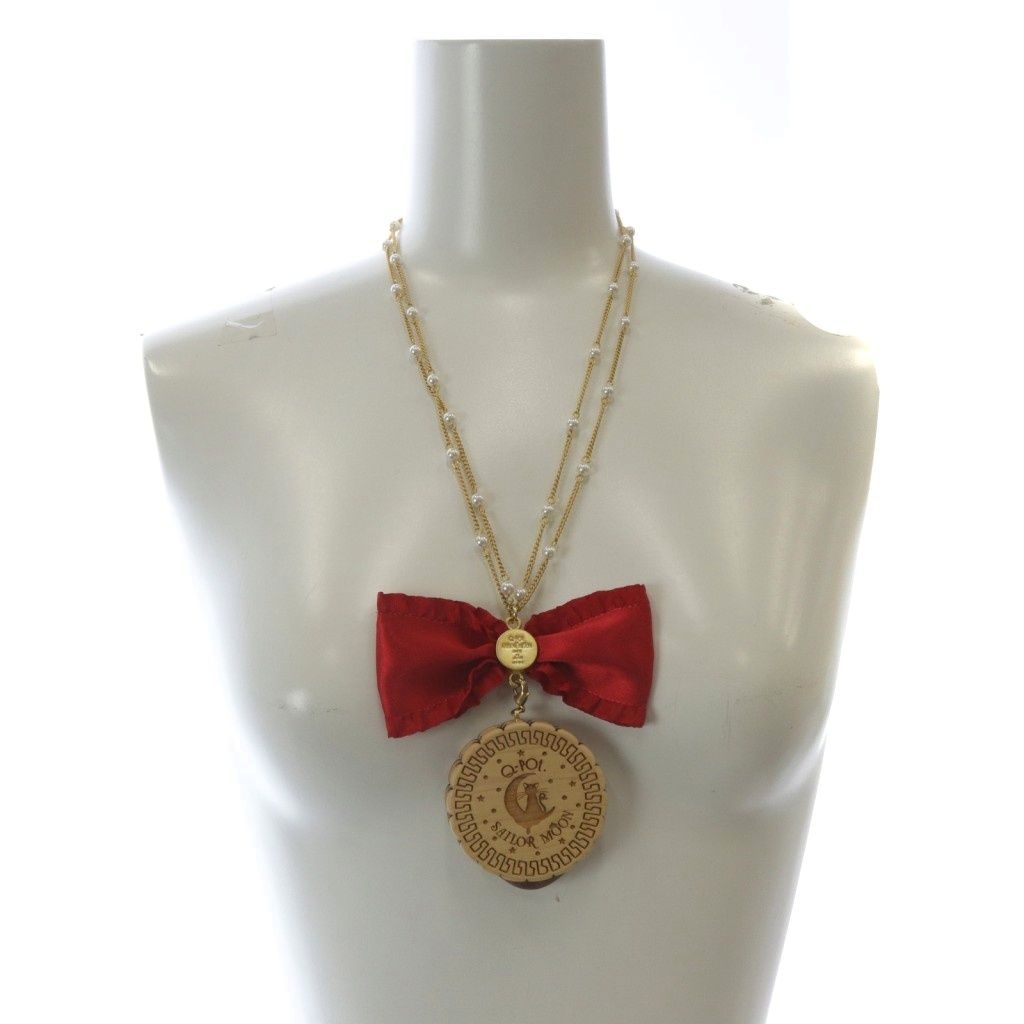 セーラームーン ビスケットネックレス リボン Q-pot. お値下げ中 Q-pot.×セーラームーンがコラボ！星型マカロンやカップケーキ形