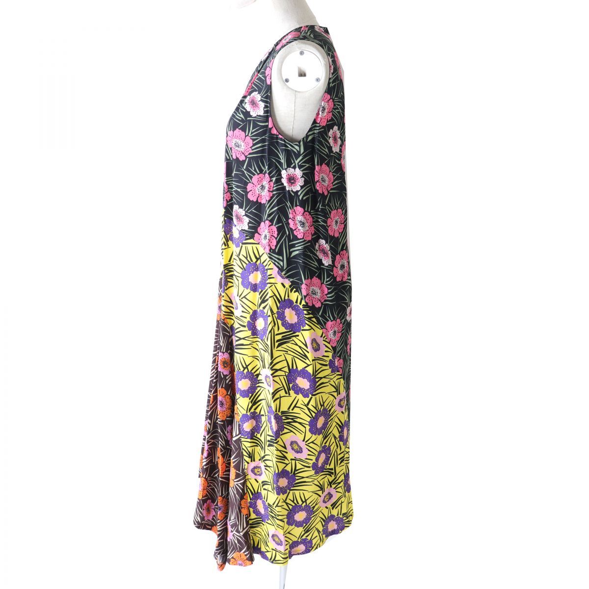 MARNI 花柄ノースリーブワンピース　42 美品 美品✨ MARNI マルニ ノースリーブ ワンピース 総柄 花柄 size38
