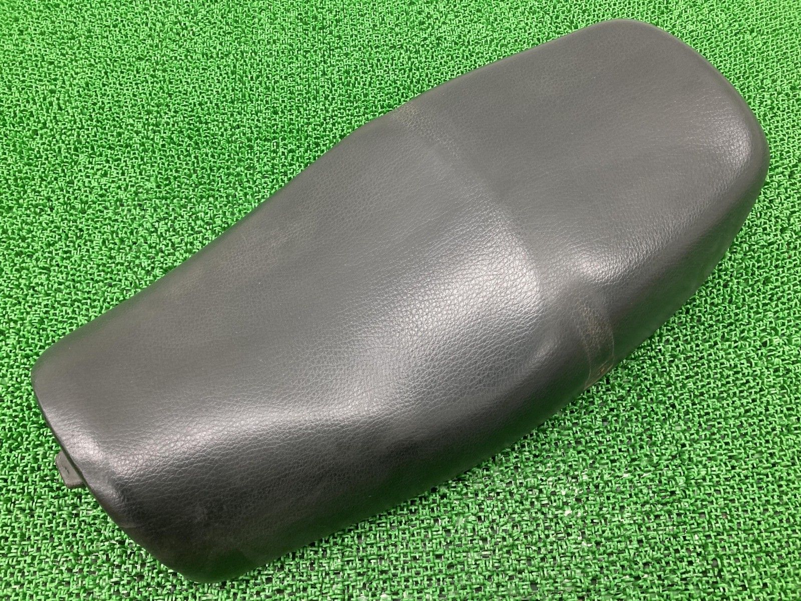 ロ*げ様 ハーレーツーリングモデル用シート ブラック/オレンジ ステッチ ロ*げ様 ハーレーツーリングモデル用シート ブラック/オレンジ ステッチ