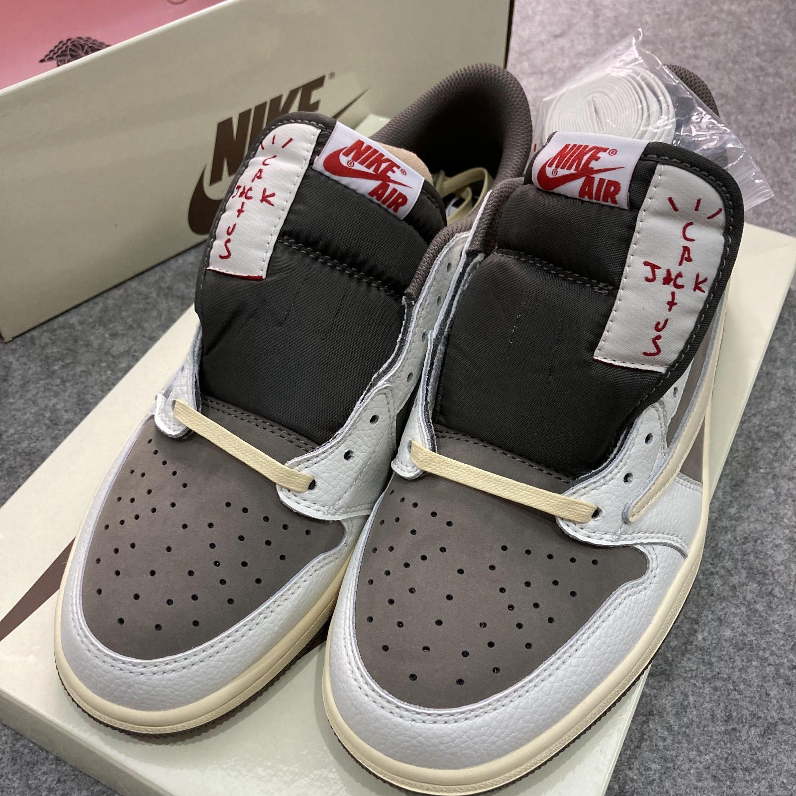 美品 TravisScott×NikeAirJordan Reverse Mocha - メルカリ