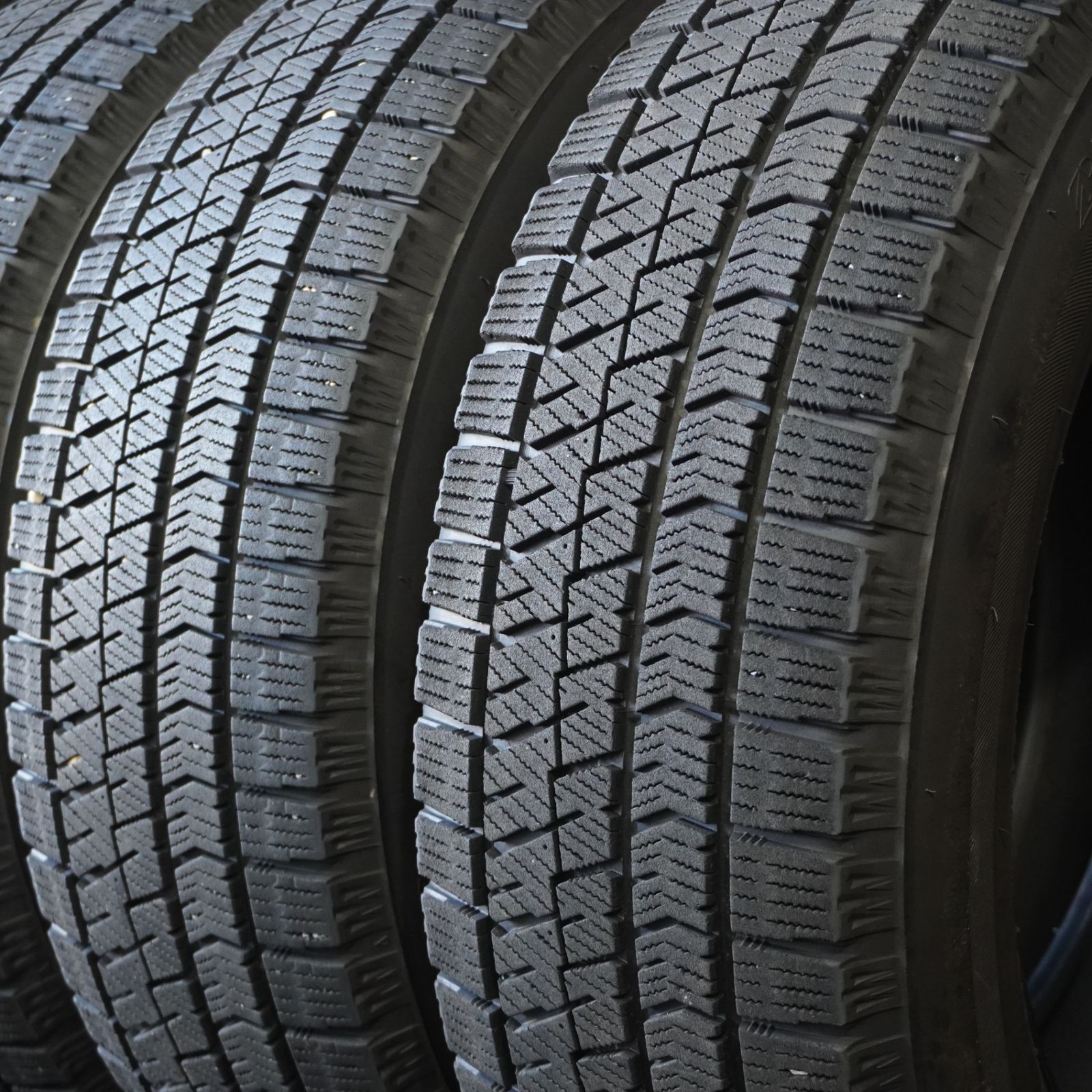 【全国送料無料！】 21年製 ブリヂストン BLIZZAK VRX2 205 65R16 4本 スタッドレス ヤリスクロス カムリ C28セレナ等 おしゃれコーデ