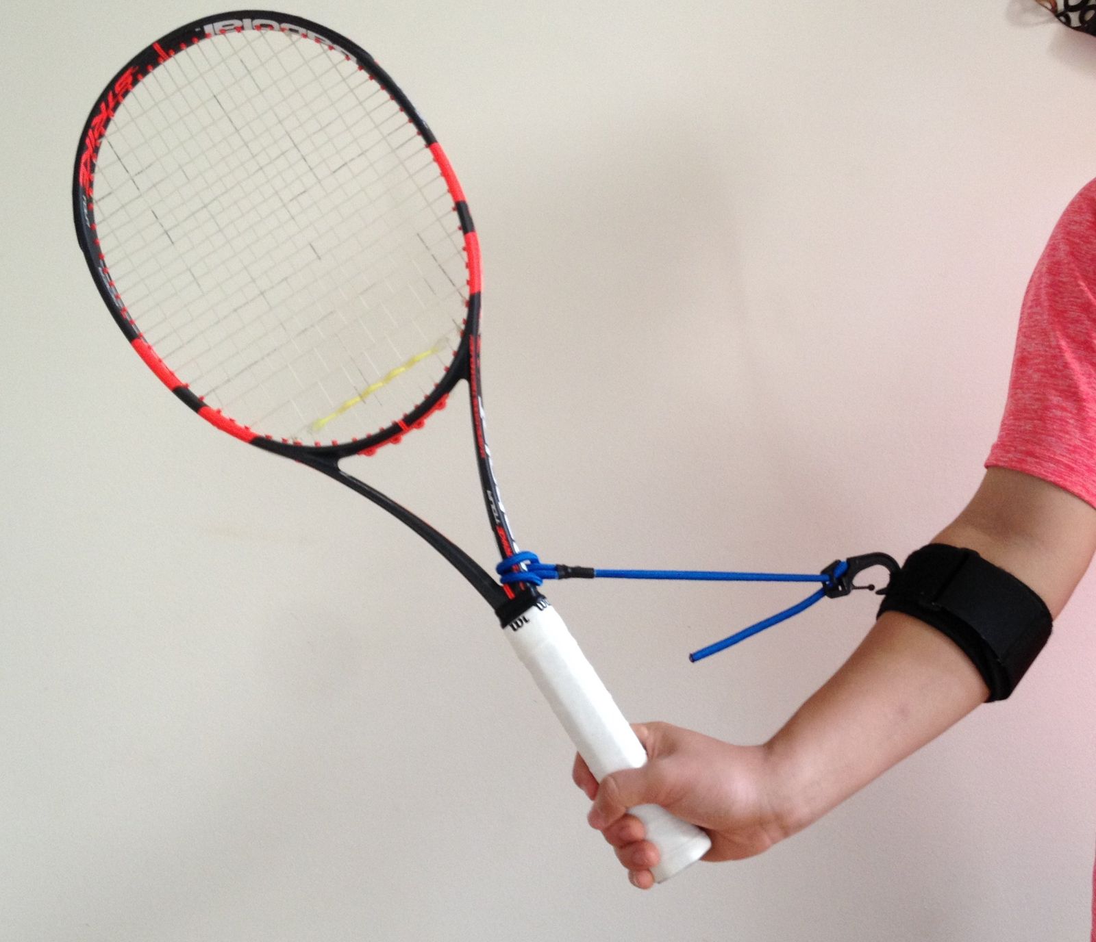 テニス手首スイングトレーニングAid for Forehands、Backhands、Volleys and Serves – permawrist 
