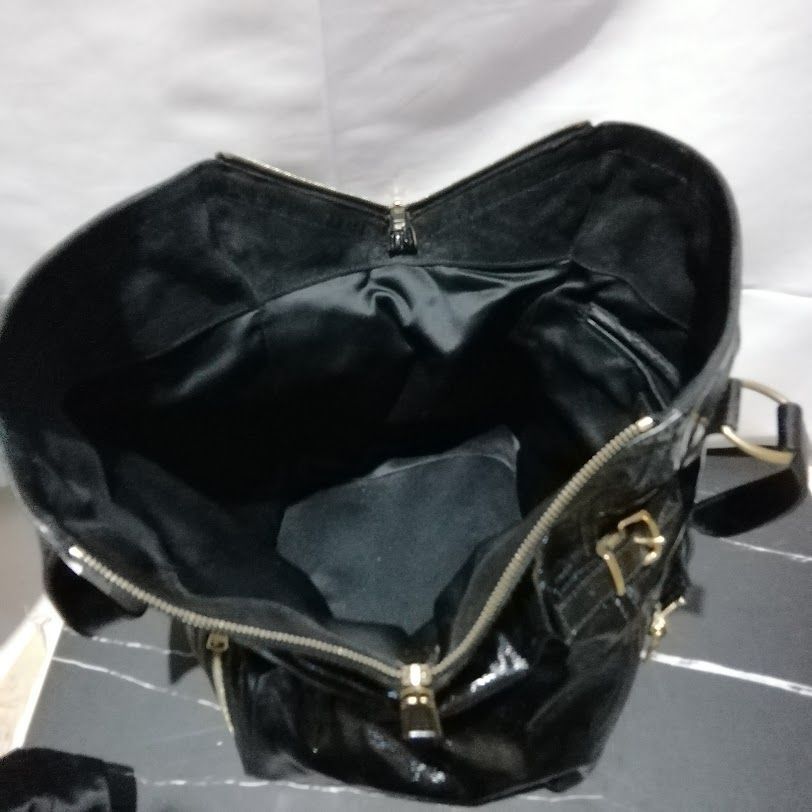 YVES SAINT LAURENT パテントレザー 大容量 YVES SAINT LAURENT パテントレザー 大容量 YVES SAINT LAURENT