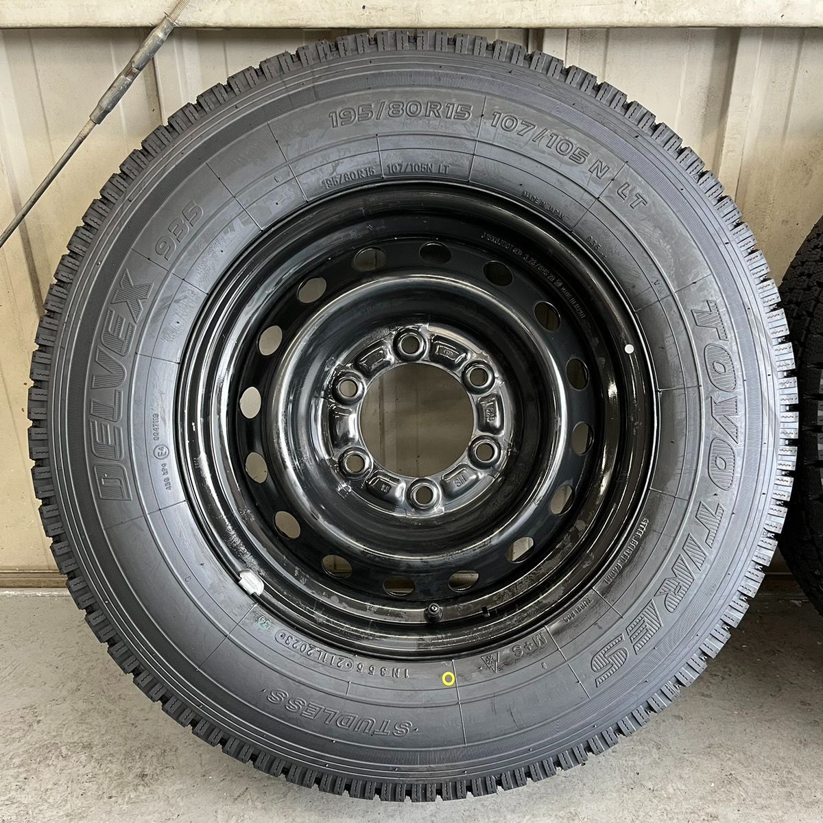 国内正規品】新品タイヤ 195/80R15 107/105N TOYO トーヨー DELVEX 935