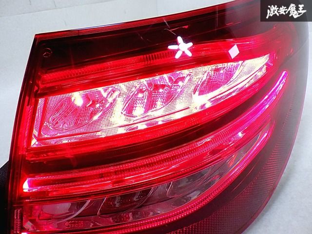 メルセデス　ベンツ Cクラス　w205 ワゴン 右テールランプ　中古品 メルセデス ベンツ Cクラス w205 ワゴン 右テールランプ 中古品