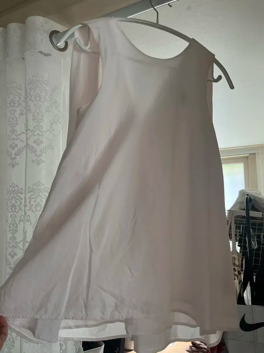 cos ノースリーブ ツイスト ディテール トップス