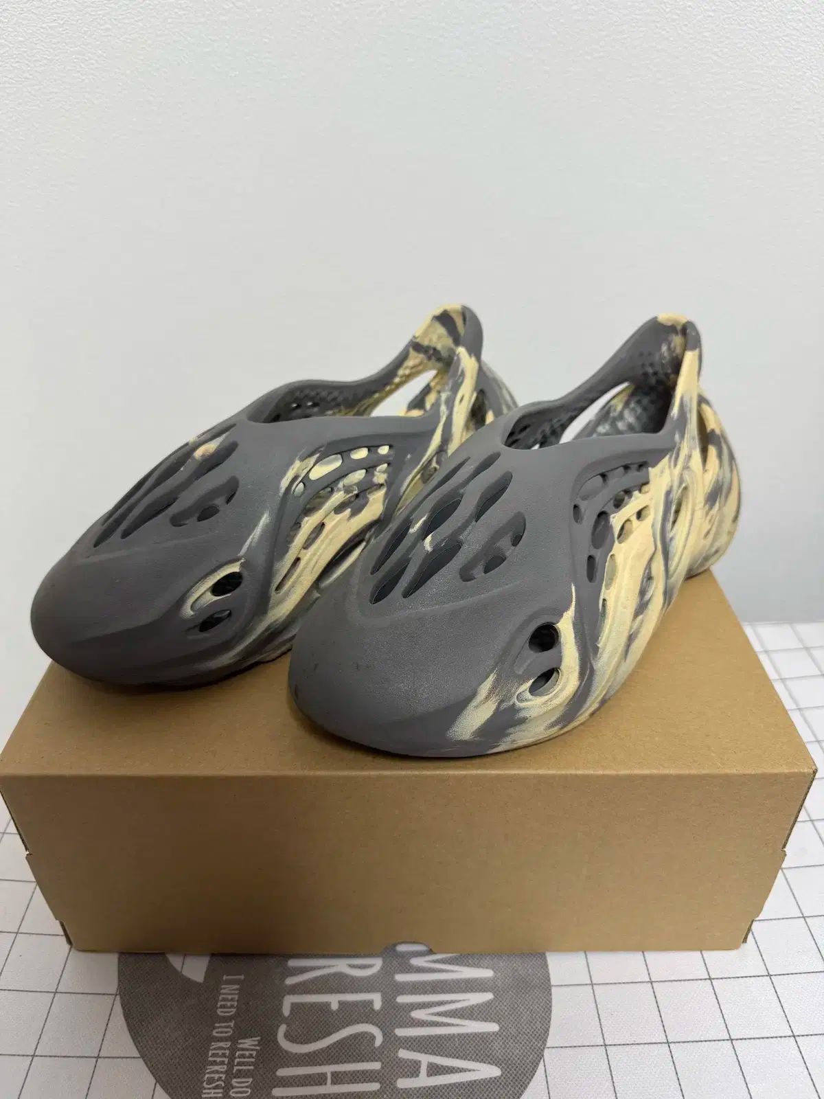 adidas アディダス イージー イージー フォームランナー MTX ムーングレー 265 GV7904