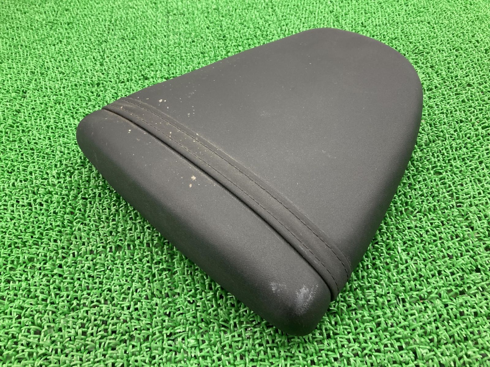 GSX-R750 タンデムシート 45300-33E00 スズキ 純正 バイク 部品 GR7DA 張り替えベースに 車検 Genuine:22170311