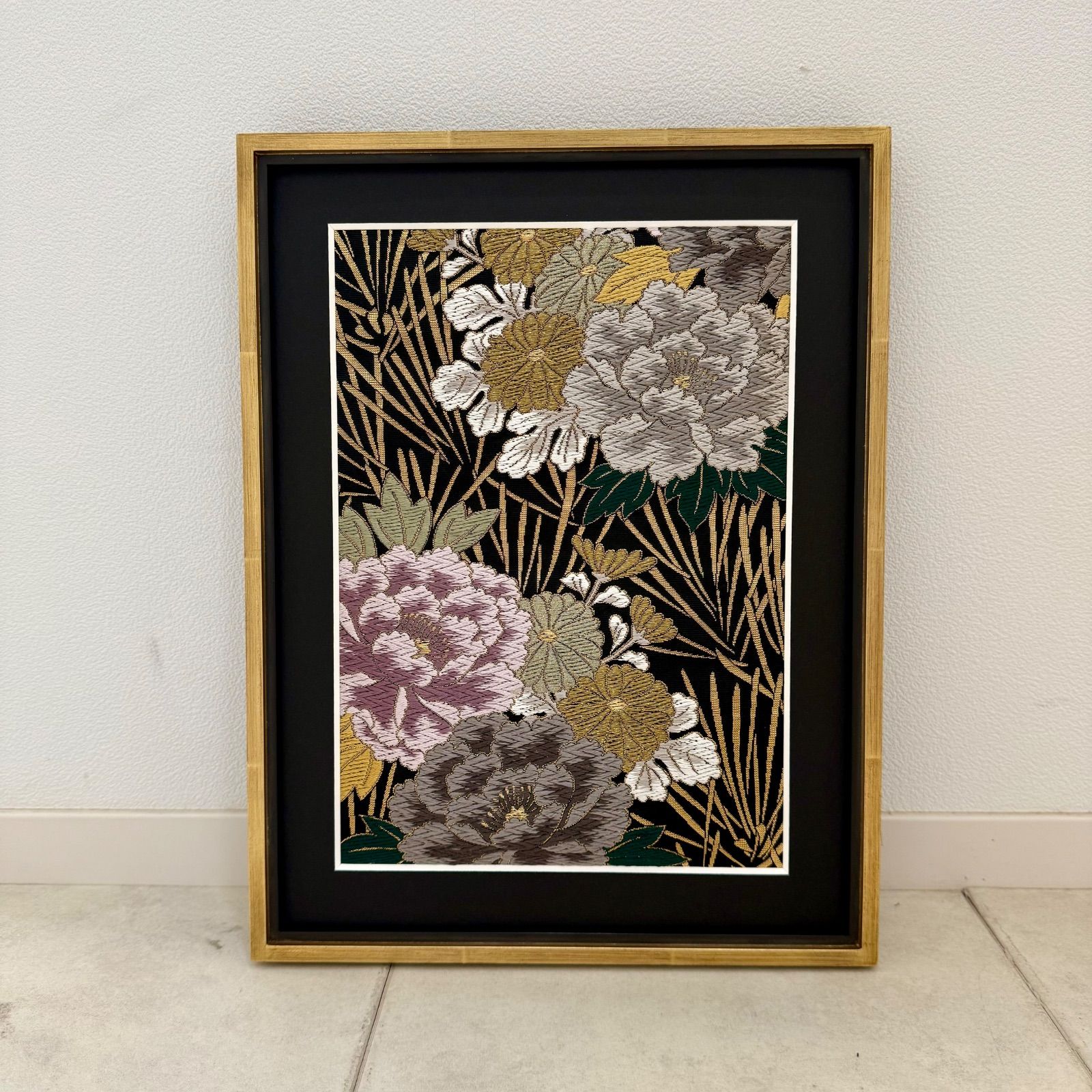 京都帯屋さん フレーム入りシルク織物アート 松葉に牡丹