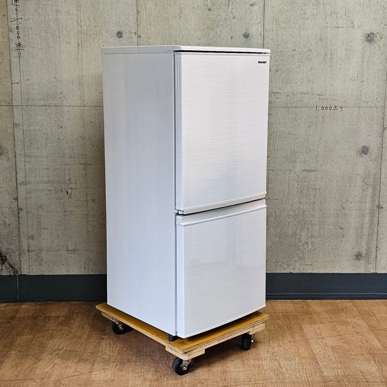冷蔵庫 シャープ 2020年製 137L SJ-D14F-W SJ242 - キッチン家電