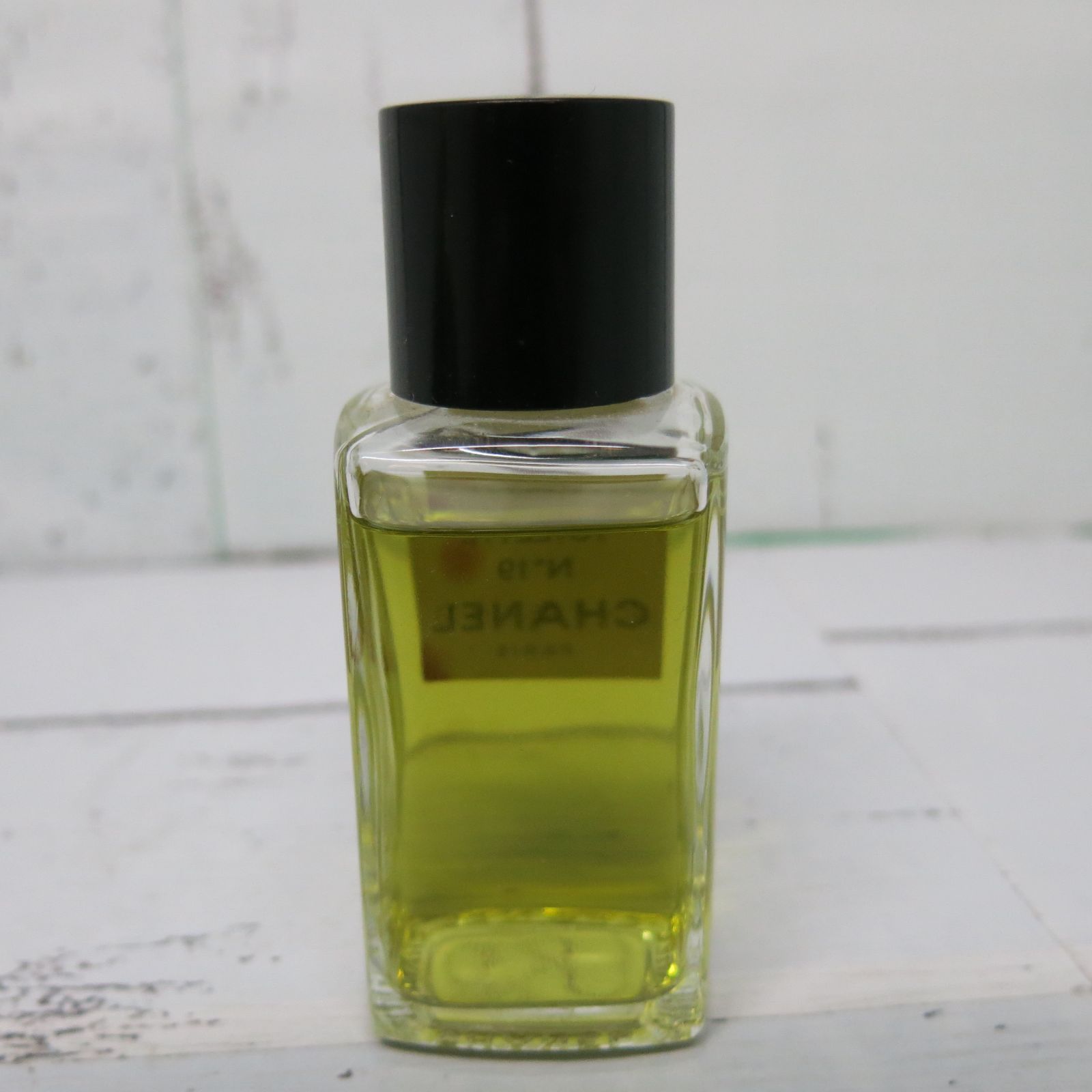 CHANEL シャネル 香水 EAU DE TOILETTE N°19 50ml M-91 - メルカリ