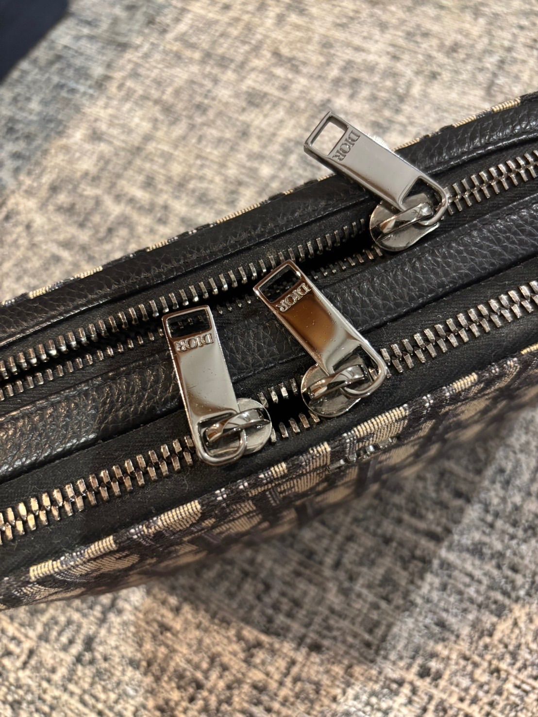 Dior ディオール オブリーク ジャカード DIOR | ストラップ付き ジップ