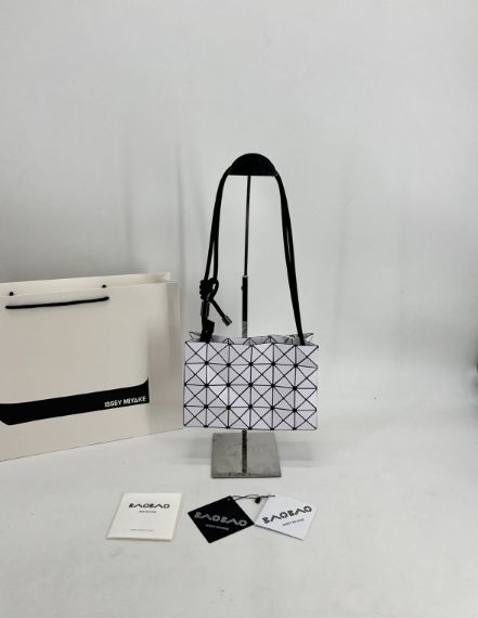 新品未使用 BAOBAO ISSEY MIYAKE バオバオイッセイミヤケトートバッグ ホワイト