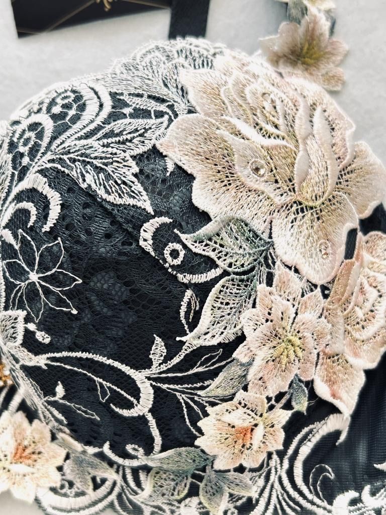 新品】 Wacoal Salute 限定発売商品 インドの花嫁 09G E75/L