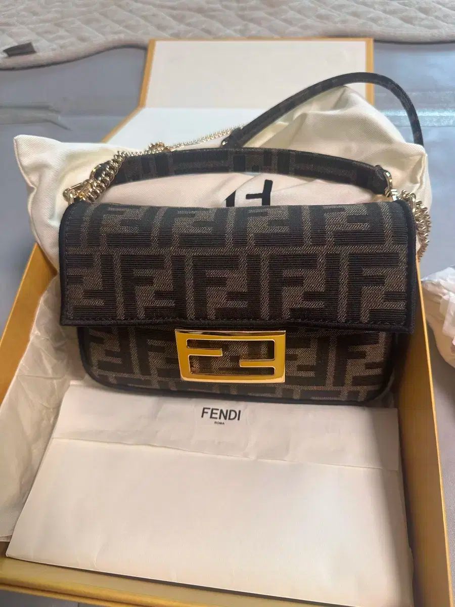 FENDI フェンディ バゲットバッグ ミニ 販売