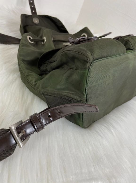 Prada プラダ ナイロン バックパック リュック 巾着 三角ロゴ カーキ