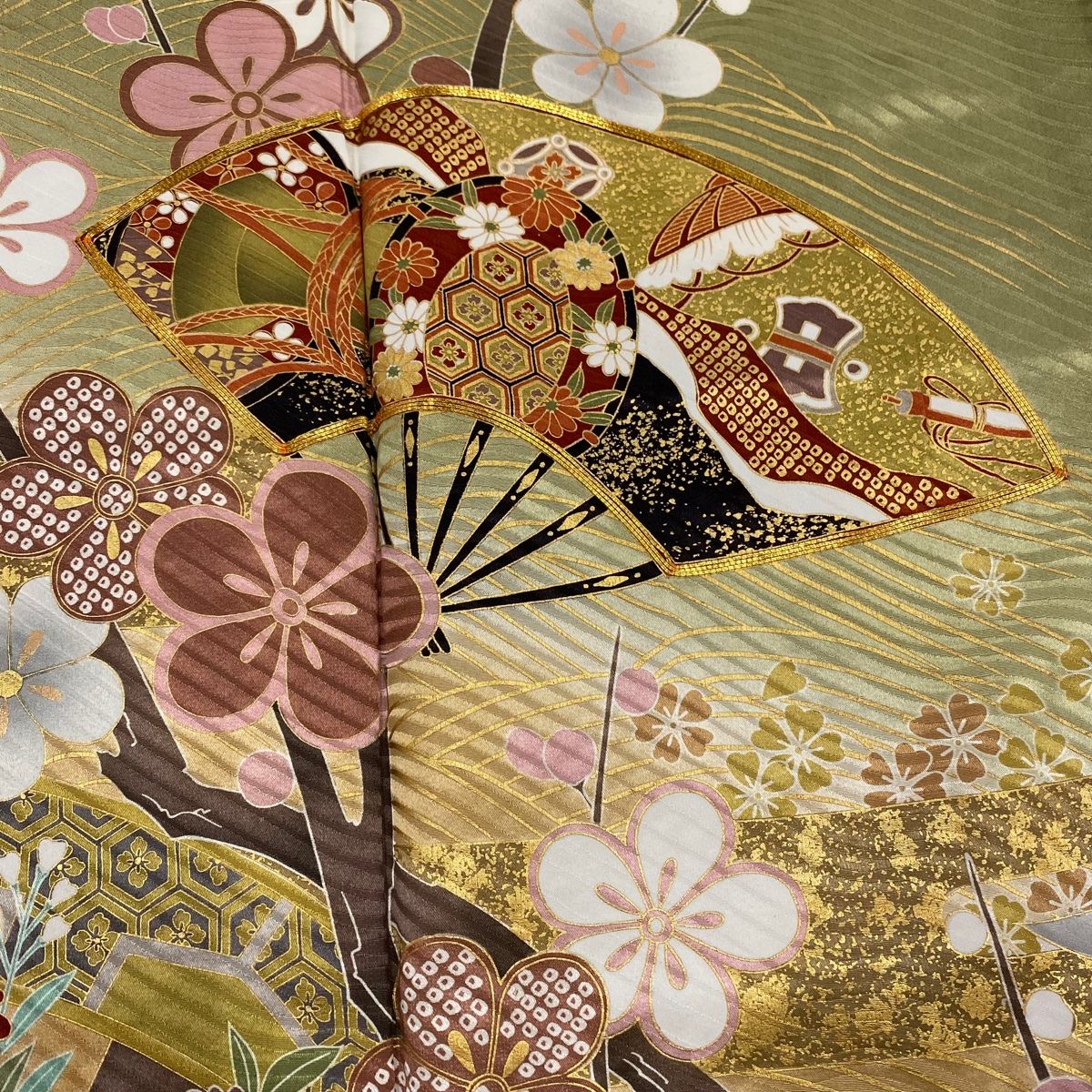 振袖 身丈158.5cm 裄丈63cm S 袷 やまと 扇 枝梅 金糸 金彩 鶯色 正絹  