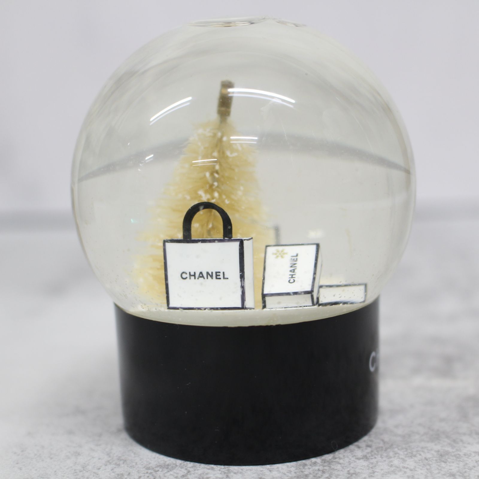 S052)CHANEL スノードーム ノベルティ クリスマス ショッパー - メルカリ