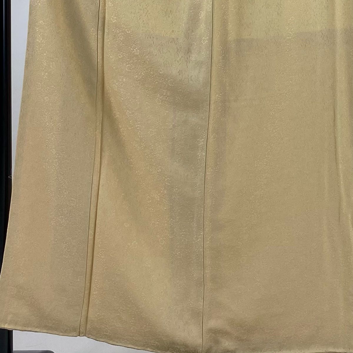 色無地 身丈154.5cm 裄丈63.5cm S 袷 地紋 薄オレンジ 正絹 秀品