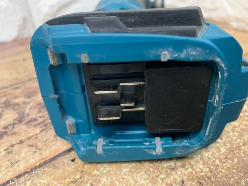10.8V