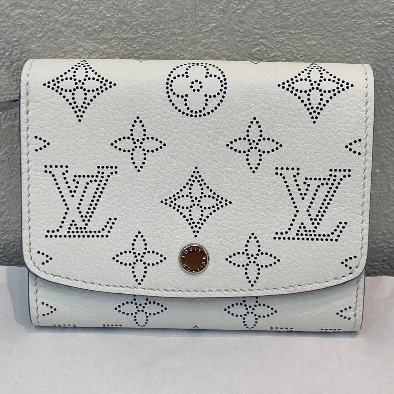 ◇ 未使用 LOUIS VUITTON ルイヴィトン マヒナ ポルトフォイユ・イリス XS M69212 （ホワイト） レディース三つ折財布 -  メルカリ