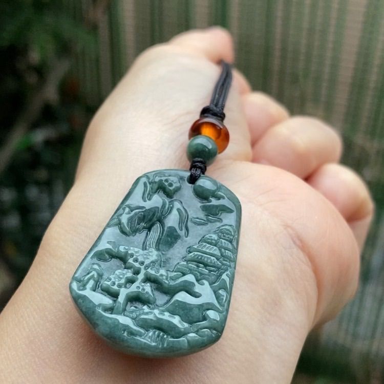 本翡翠彫刻山水風景ペンダントトップ