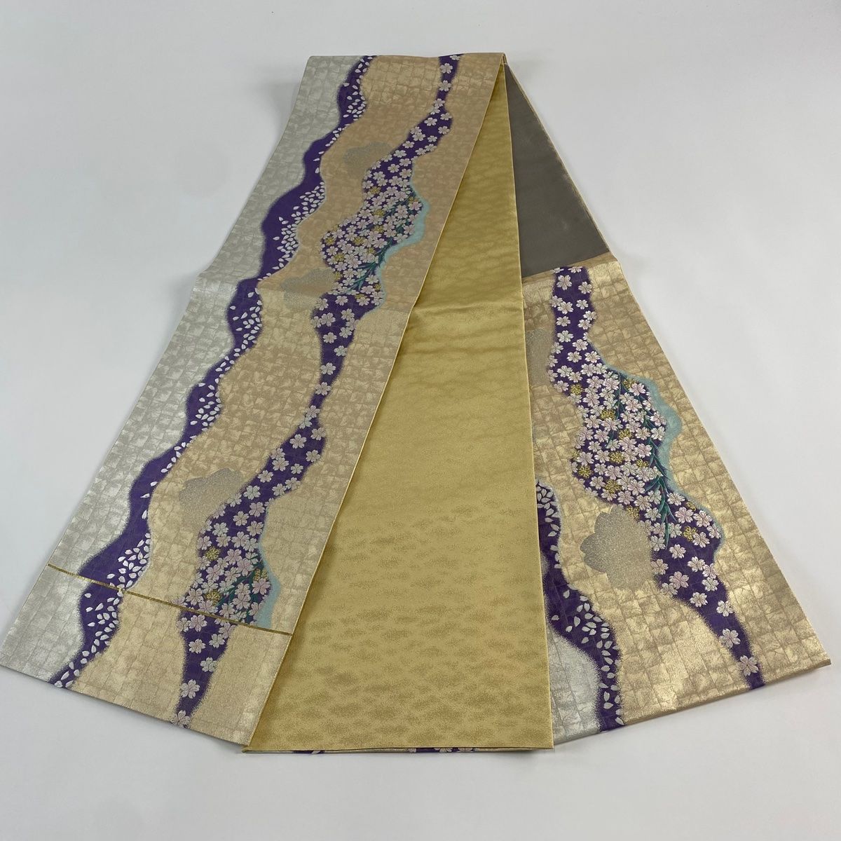 袋帯 美品 秀品 桜 花びら 金銀糸 箔 金色 六通 正絹 【中古