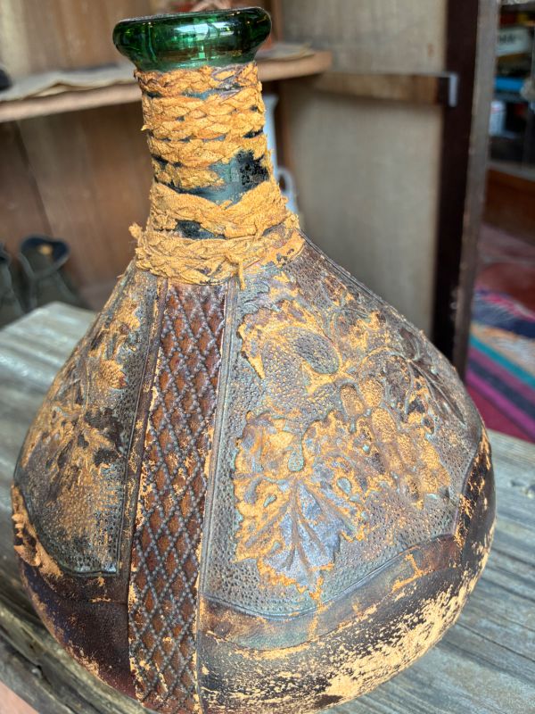 Chiarugi leather-clad glass decanter (brown × green, 1980s, made in Italy)
