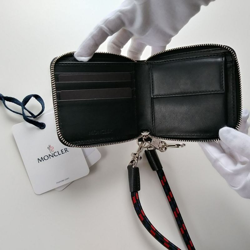 【新品】モンクレール ネックストラップ付き 二つ折り財布 メンズ
