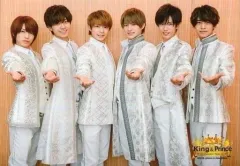 【中古】生写真(ジャニーズ) King ＆ Prince/集合(6人)/横型・膝上・衣装白・手差し出し・背景ベージュ/「King ＆ Prince First Concert Tour 2018」オリジナルフォト