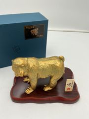 玉獅子　金色の獅子と玉の置物（ガラスケース入り） 玉獅子 金色の獅子と玉の置物（ガラスケース入り） - メルカリ