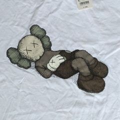 【タグ付き】ユニクロ　カウズ　tシャツ　コラボ　第７弾　2021年　UNIQLO　KAWS　コンパニオン COMPANION