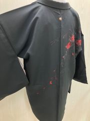 «花ラブリ»HOR940BK　紋付羽織　蔦紋　黒羽織　リユース　リサイクル　黒　ブラック　赤　レッド　刺繡　ししゅう　花　菊　きく　和装　和柄　和風　和服