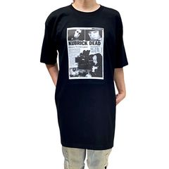 オリジナル ビッグTシャツ キューブリック訃報 NEWS 新聞記事 時計じかけのオレンジ2001年宇宙の旅 シャイニング 映画監督 黒 ブラック 2XL(3L) 3XL(4L) 4XL(5L) 5XL(6L) オーバー サイズ メンズ レディース ユニセックス