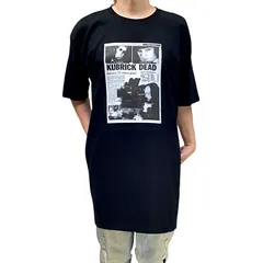 オリジナル ビッグTシャツ キューブリック訃報 NEWS 新聞記事 時計じかけのオレンジ2001年宇宙の旅 シャイニング 映画監督 黒 ブラック 2XL(3L) 3XL(4L) 4XL(5L) 5XL(6L) オーバー サイズ メンズ レディース ユニセックス