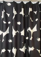 【日本製 (KM4053)】省エネ 断熱 花柄 プリント ウォッシャブル カーテン 幅150cmX丈220cm(２枚入)