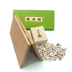 大事に使って来た木彫り駒の将棋道具セットです。。 大事に使って来た木彫り駒の将棋道具セットです。。