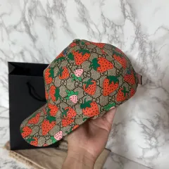 ⭐未使用級⭐GUCCI GG いちご柄 ベースボールキャップ　ストロベリー GUCCI グッチ ベースボールキャップ ストロベリー いちご GG