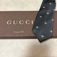 美品 GUCCI グッチ シルク 100％ ブラック 黒 蜂柄 ハチ Bee 254-673