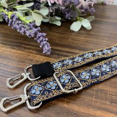 値下げ↓☆インド刺繍☆スマホストラップ☆ショルダーストラップ☆ネイビー、ブルー、ゴールド系ホワイトデー プレゼント
