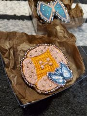 ミナペルホネン　ハンドメイド　ビーズ刺繍　ブローチ