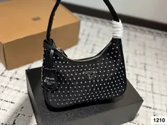 PRADA レザー アンダーアームバッグ ? 21×12cm [本日特価|新品未使用品]