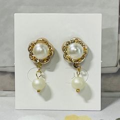 ハンドメイド　パール調のピアス