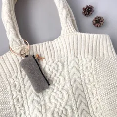 『冬のほっこりミニミニポーチ ・ふんわりアンゴラ』キーリング 付き　カラビナ可　ウール素材