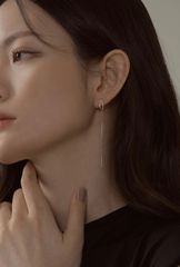 【韓国アクセサリー】ピアス・ロング しずくのようなシルエット(揺れるタイプ)