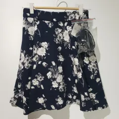 新品【INGNI】イング 膝上スカート ベルト付き フレアスカート 紺 花柄 うしろゴム