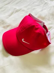 【ほぼ新品】NIKE ナイキ　キャップ　濃いピンク　レディース　キッズ