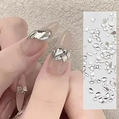 【特価セール】ネイルアート ラインストーン ネイル ラインストーン キラキラ ネイルパーツ オーロラ ガラスストーン 12種類 白色 高い採光 200個 ジェムストーン ネイルストーン ネイル クリスタル ハート 不規則 菱形 ハート しずく 楕円